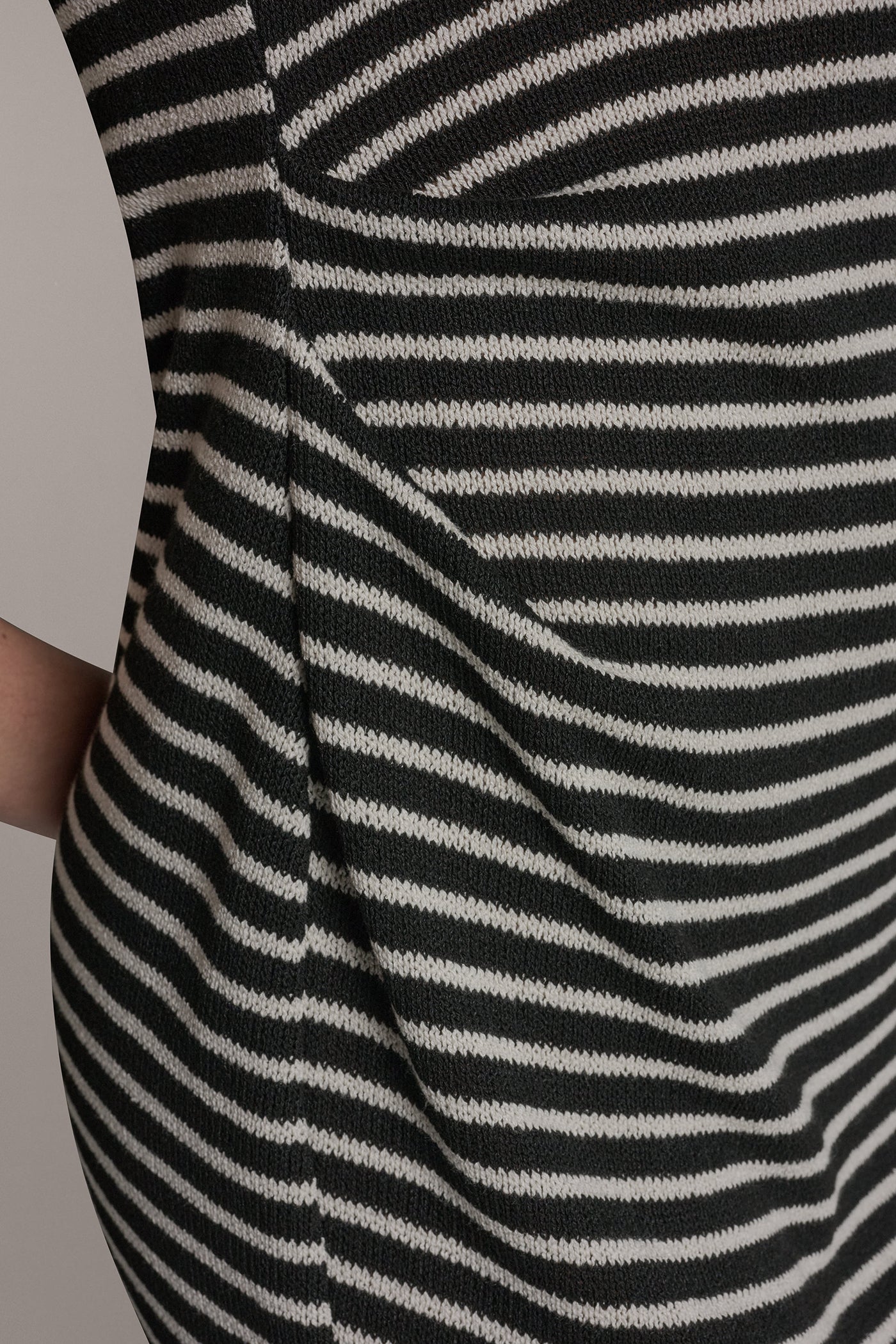 SLEEVELESS TWIST MIDI DRESS VIEW 4