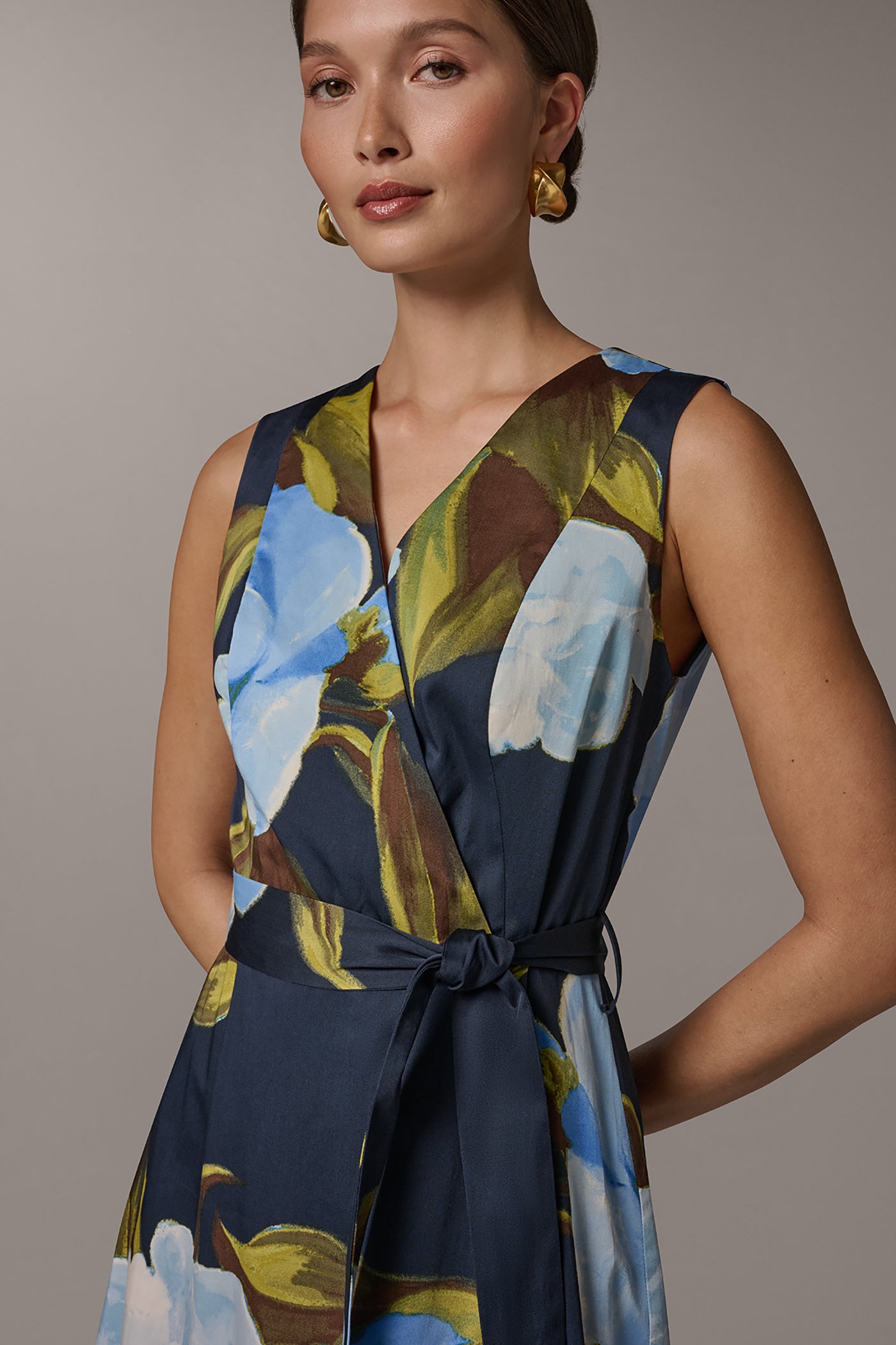 SLEEVELESS WRAP-EFFECT MIDI DRESS VIEW 4 | New clothing