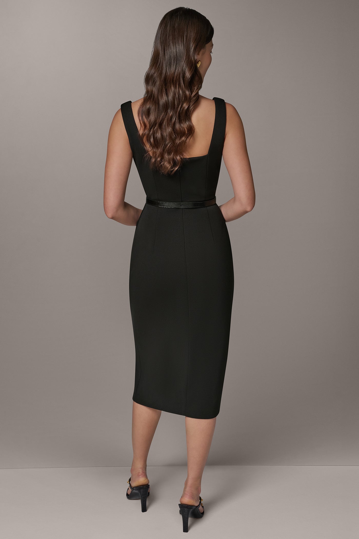 Donna Karan Women's Sleeveless Sheath Dress in Black, Size 6