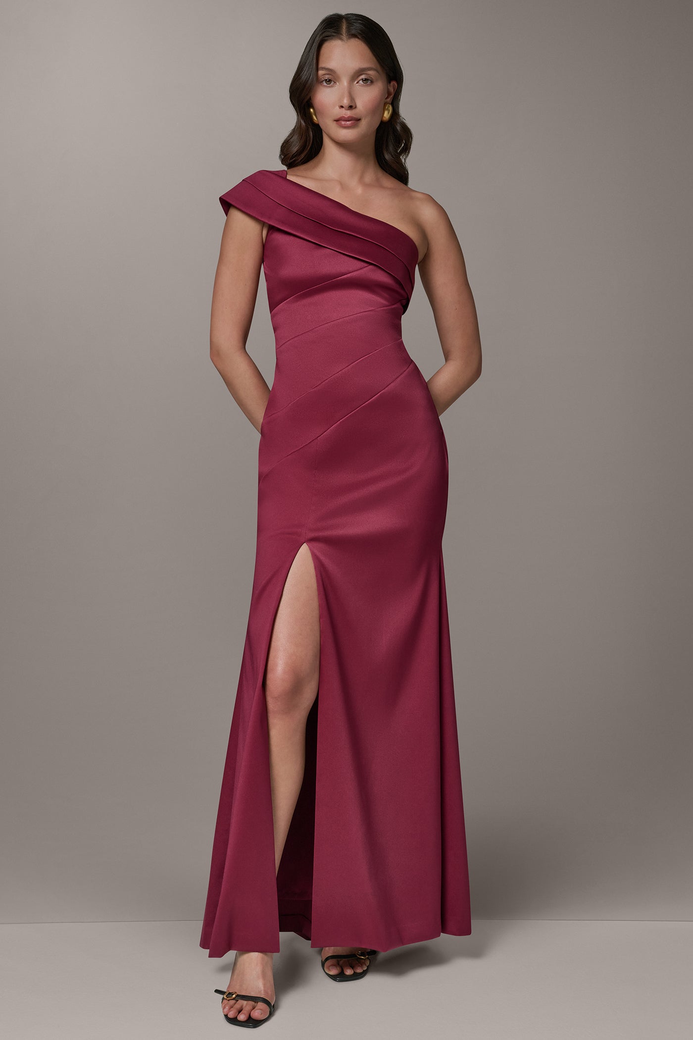 ONE-SHOULDER GOWN