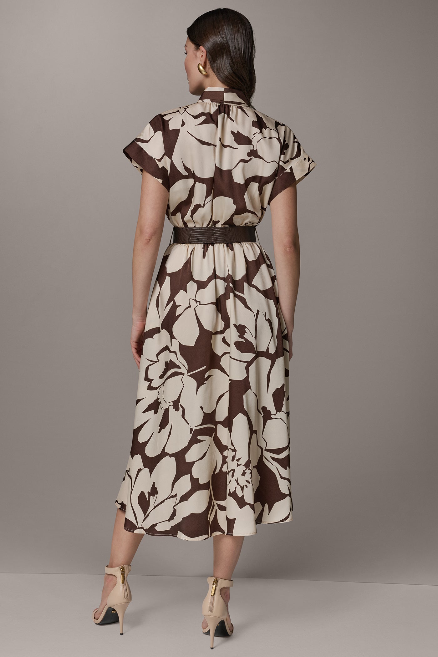 SHORT SLEEVE FLORAL MIDI A-LINE DRESS (alternate view)