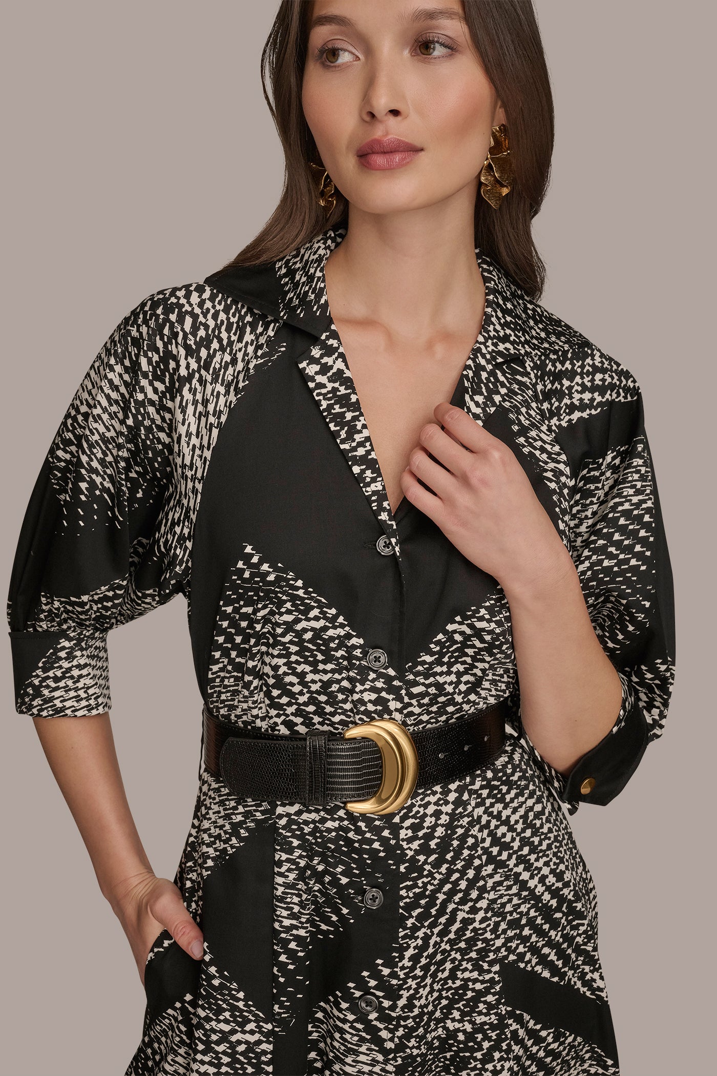 SHORT SLEEVE ABSTRACT BELTED MIDI SHIRT DRESS VIEW 5 | Essential Dresses
