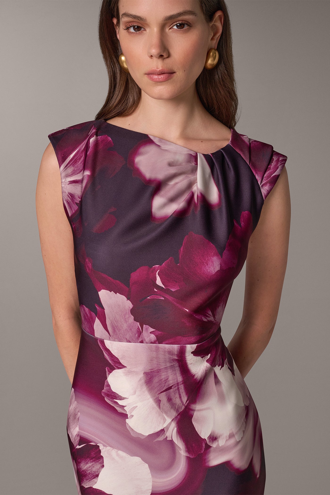 ASYMMETRIC NECK FLORAL PRINT SHEATH DRESS VIEW 2