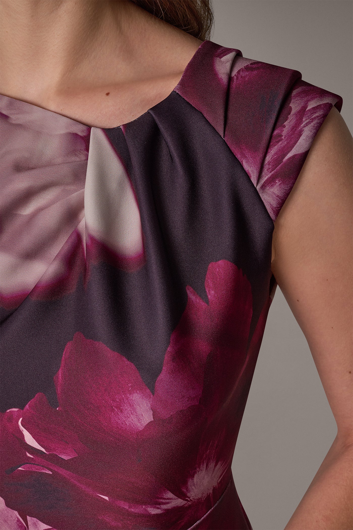 ASYMMETRIC NECK FLORAL PRINT SHEATH DRESS VIEW 6