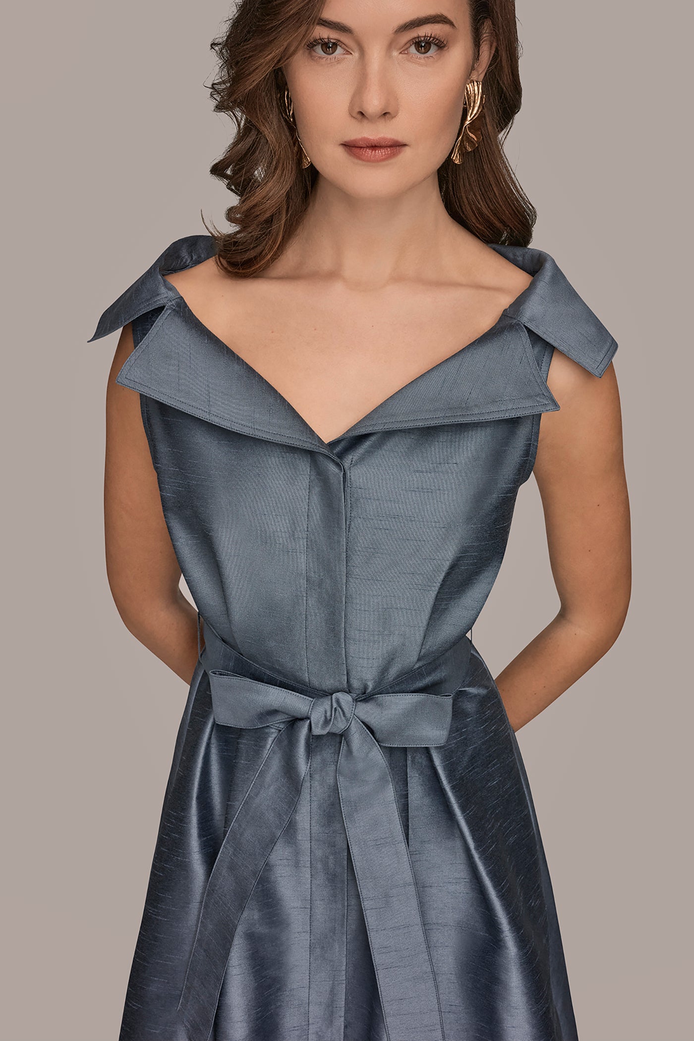 SLEEVELESS V-NECK MIDI TIE-FRONT DRESS VIEW 4 | Cocktail & Party