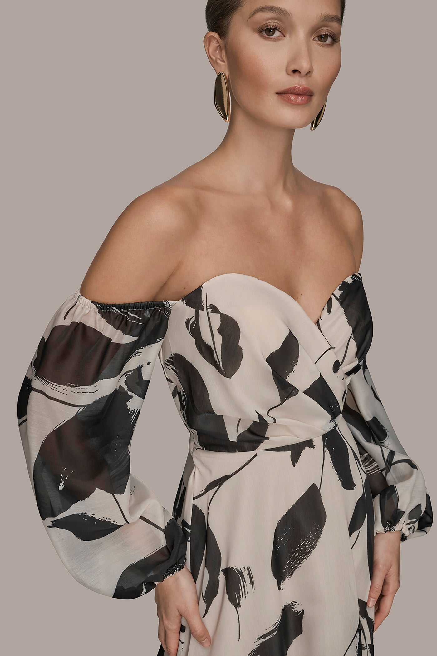 Donna Karan Women's Floral Print Sweetheart Neckline Puff Sleeve Gown Donna Karan Women's Floral Print Sweetheart Neckline Puff Sleeve Gown