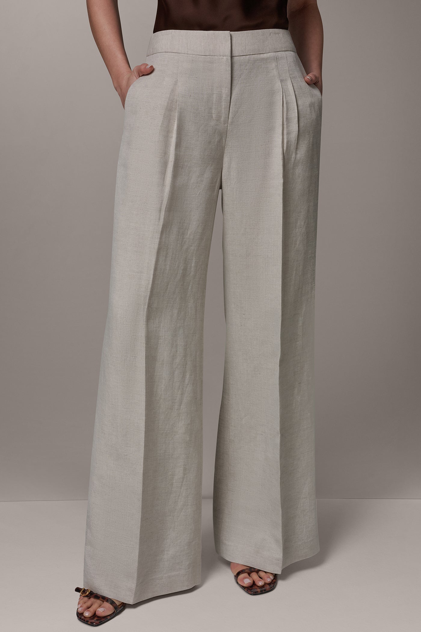 MID-RISE PLEATED WIDE-LEG PANT VIEW 1