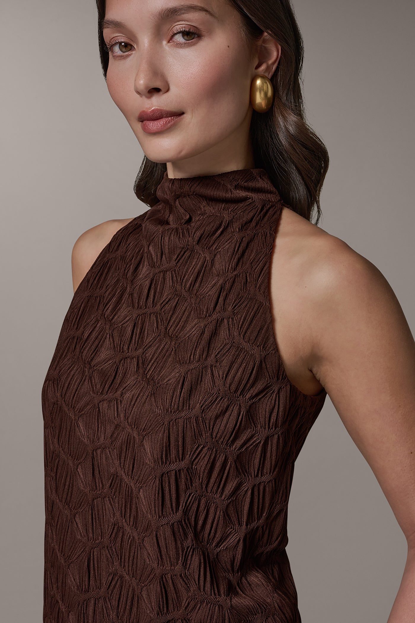 SLEEVELESS MOCK NECK BLOUSE VIEW 2