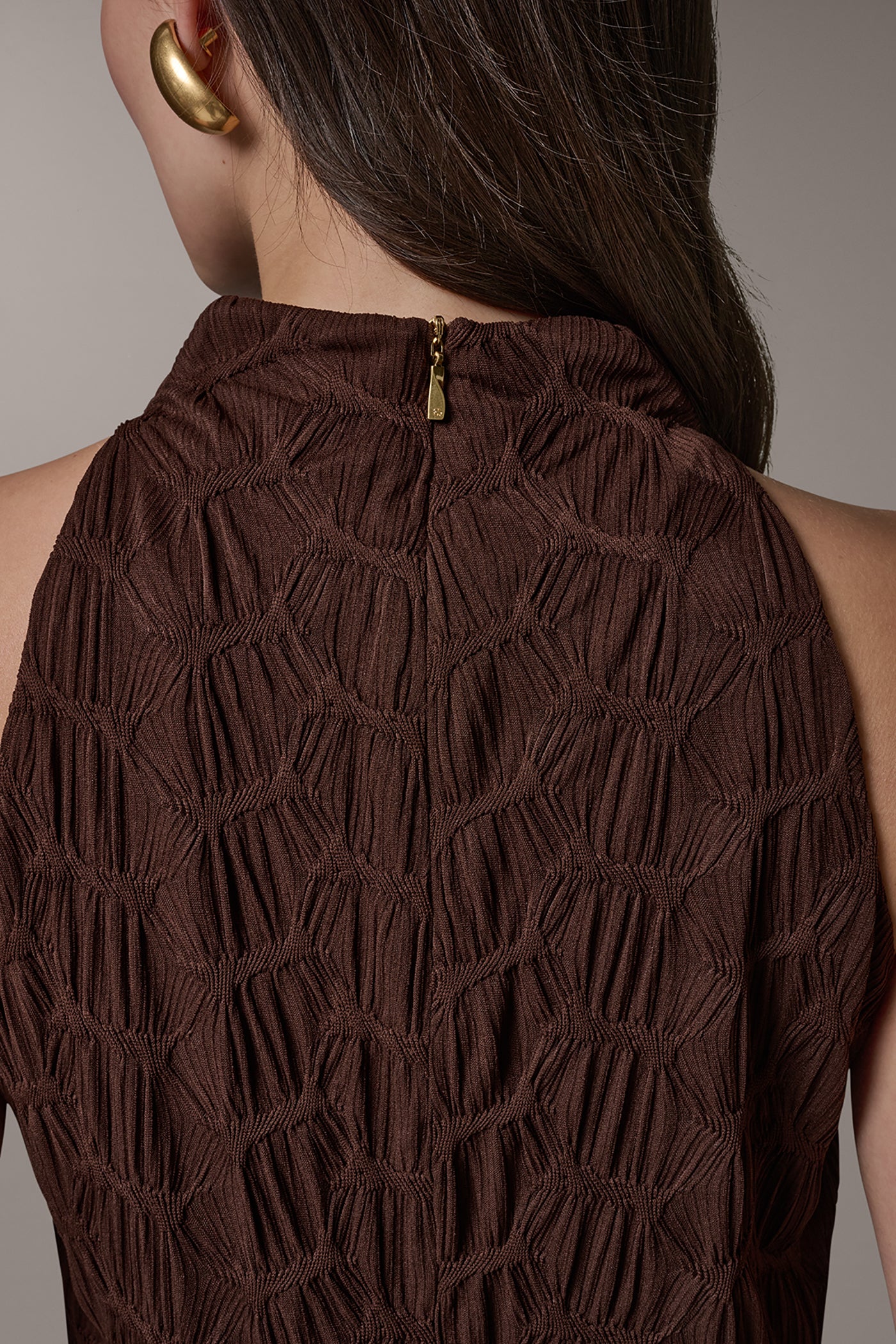 SLEEVELESS MOCK NECK BLOUSE VIEW 5