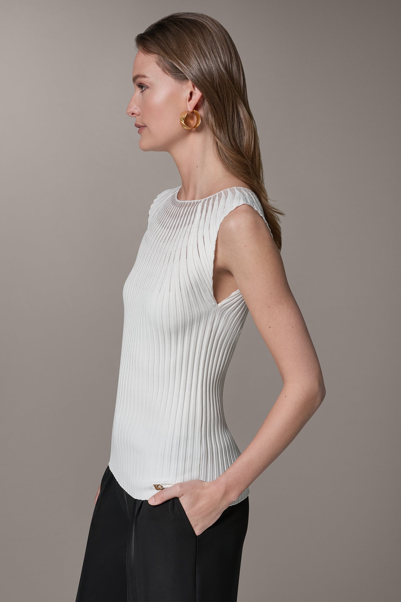 RIBBED SLEEVLESS SWEATER VIEW 4