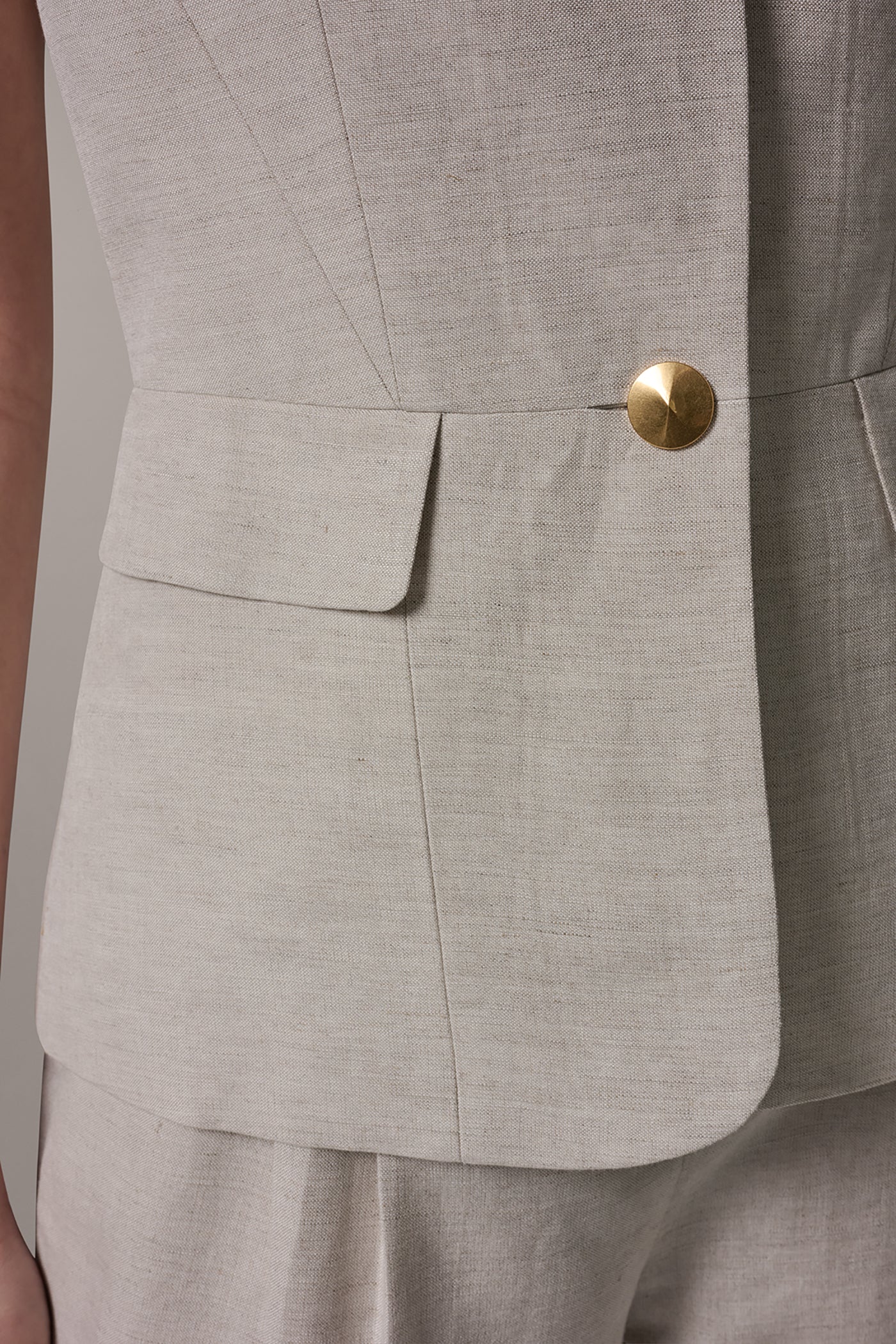COLLARLESS SUIT VEST VIEW 5