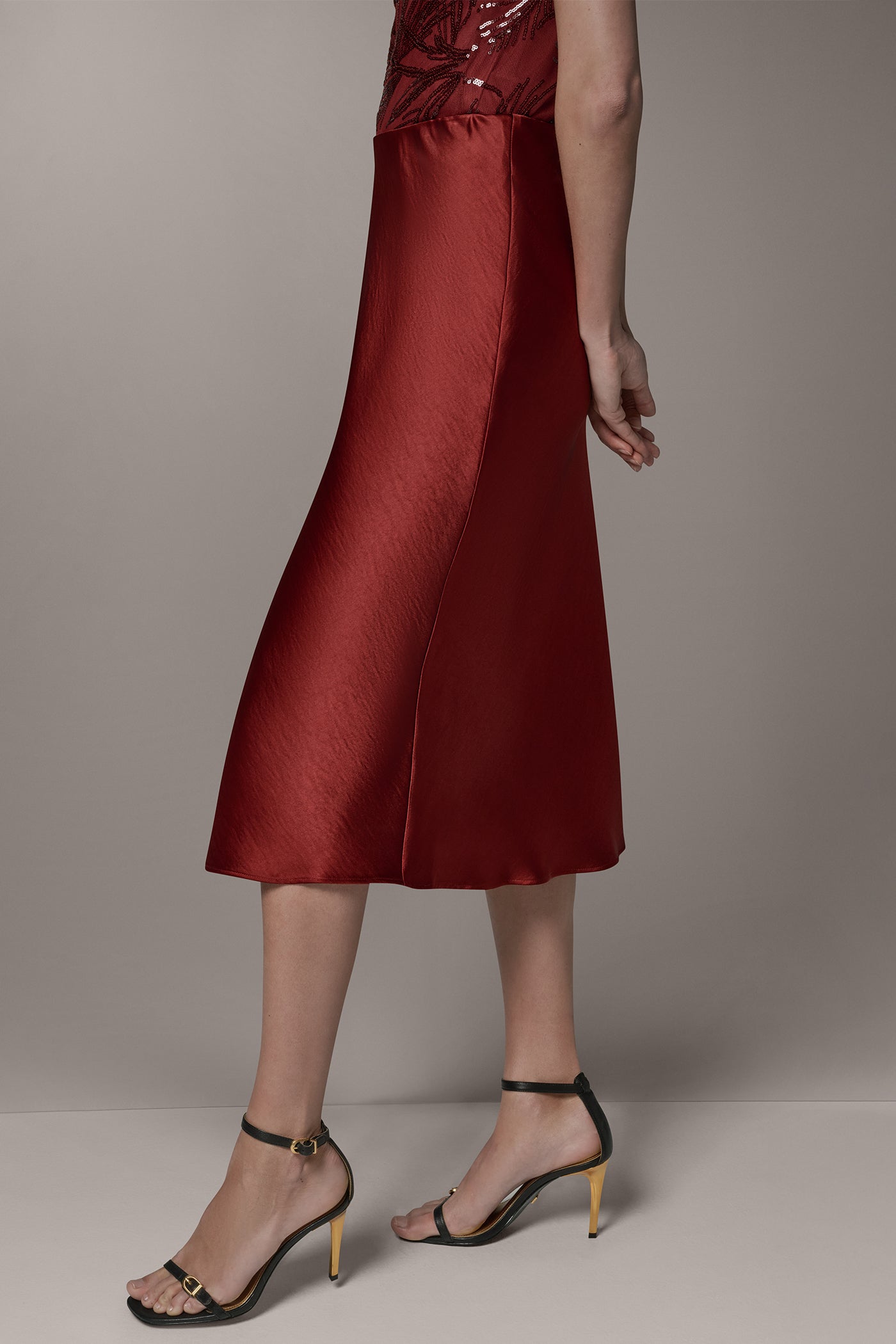 MIDI SKIRT (alternate view)
