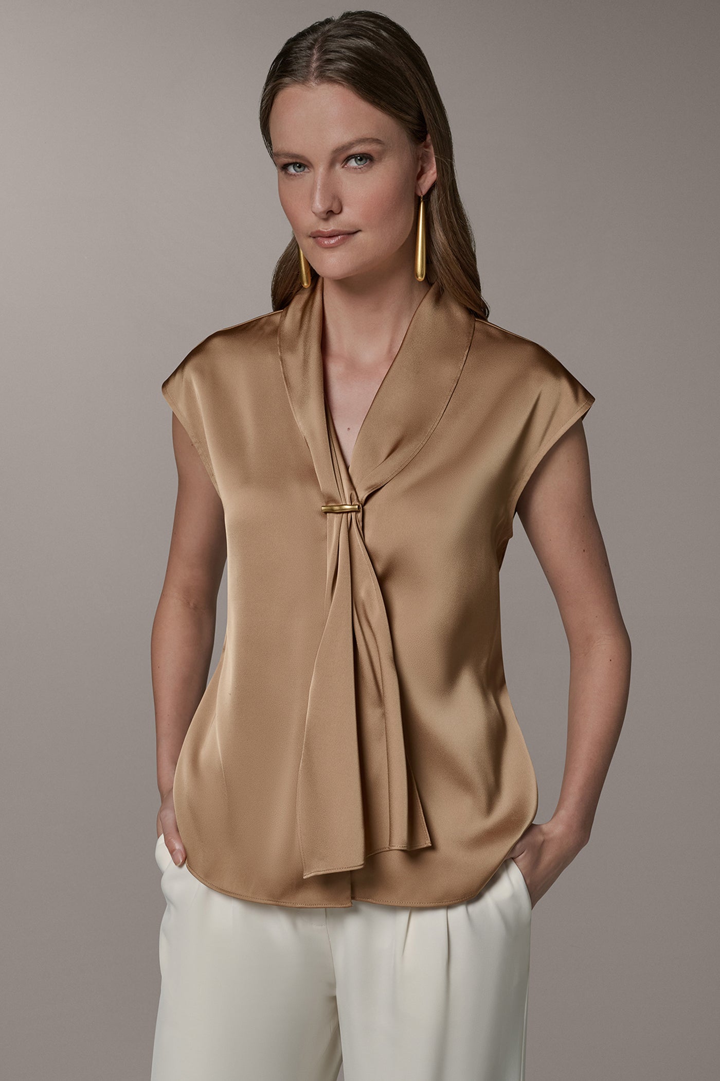 SLEEVELESS TIE BLOUSE