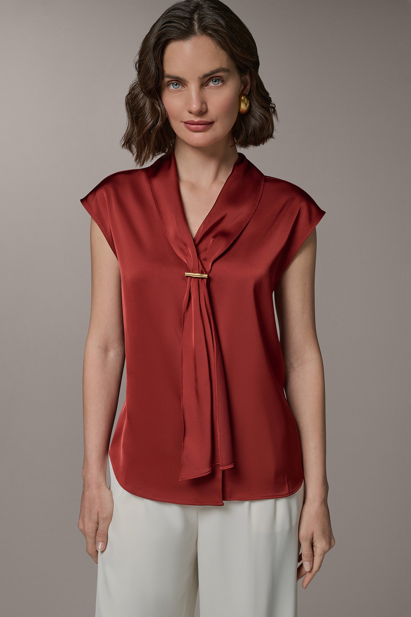 SLEEVELESS TIE BLOUSE