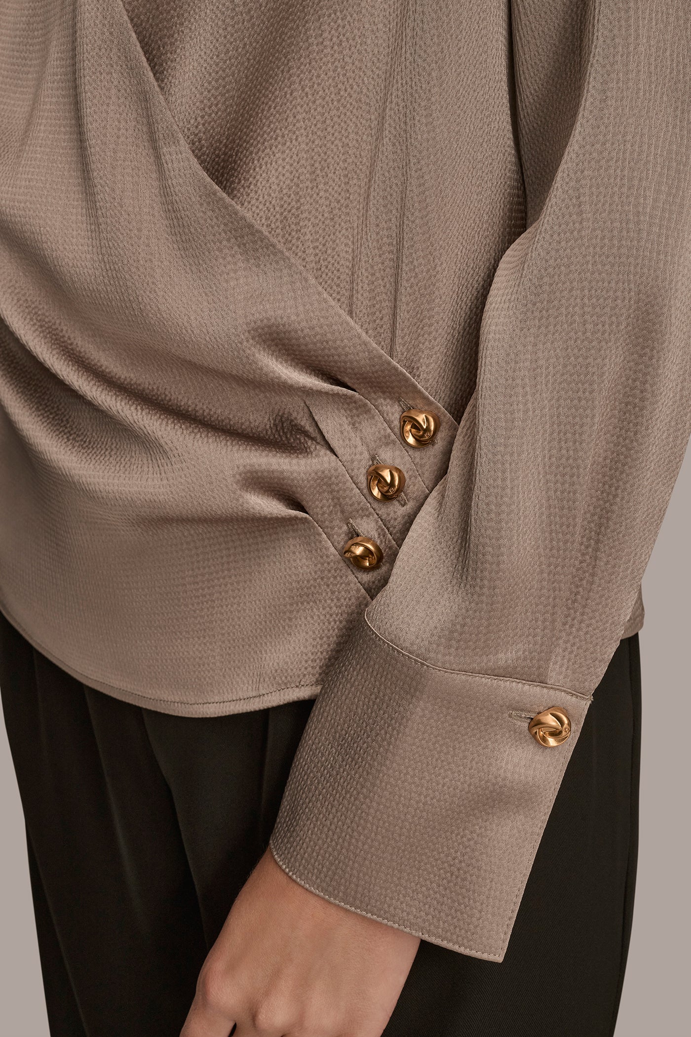 SATIN LONG SLEEVE V-NECK TOP VIEW 5 | Fall Collection