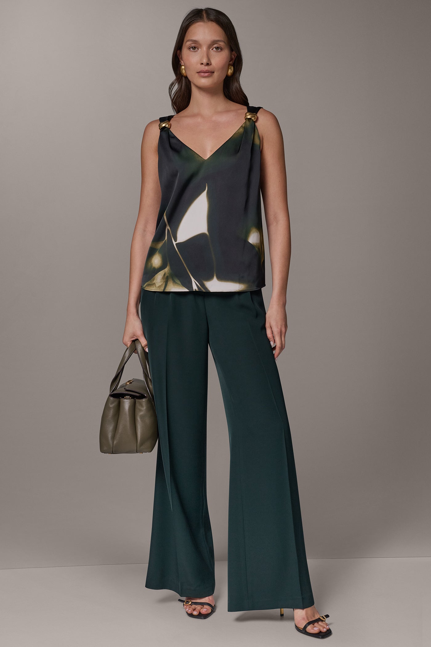 SLEEVELESS FLORAL BLOUSE VIEW 8