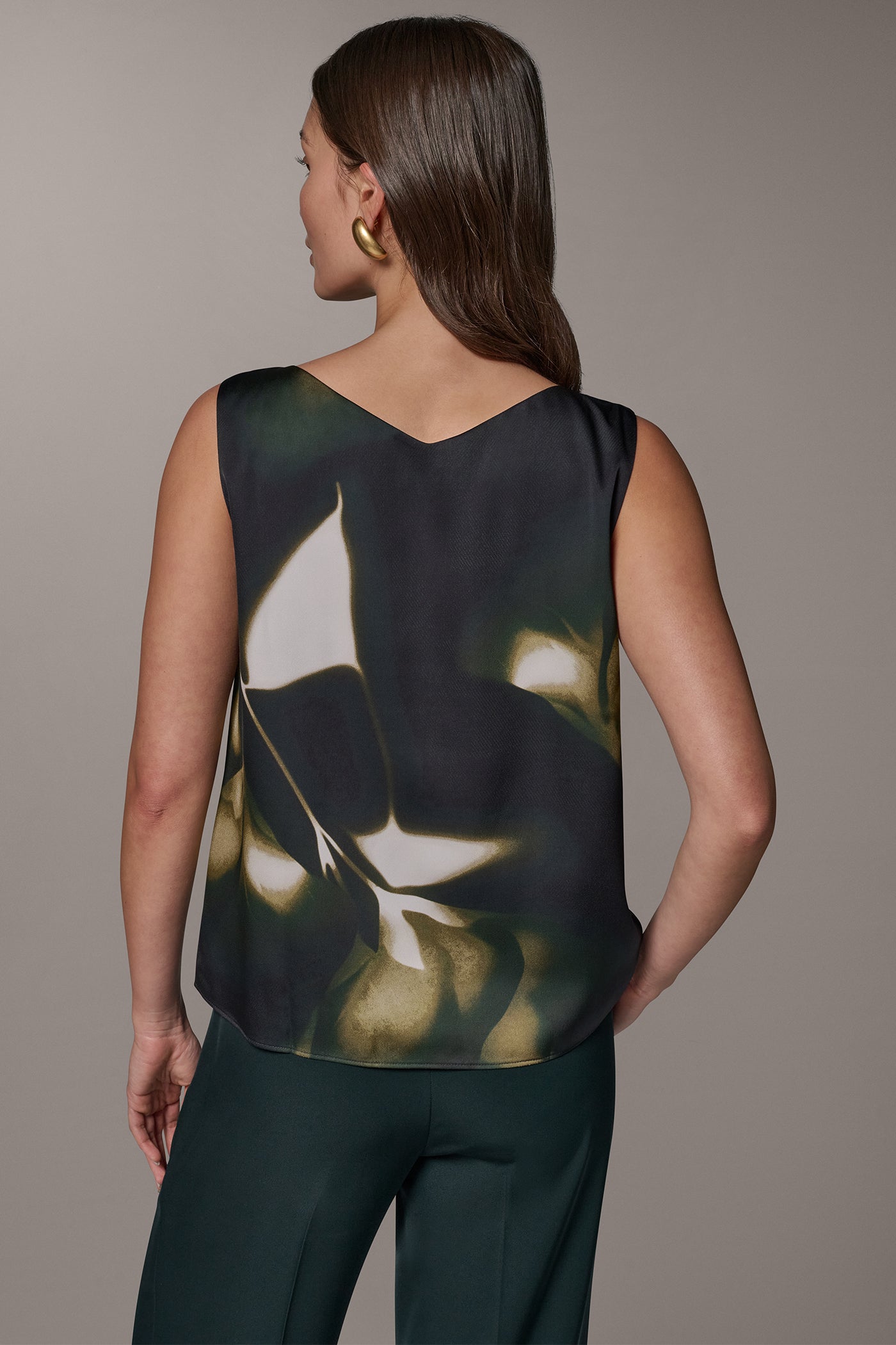 SLEEVELESS FLORAL BLOUSE VIEW 3