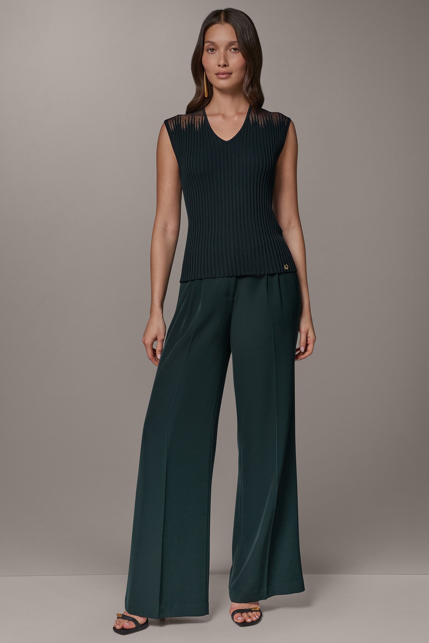 SLEEVELESS V-NECK SWEATER VIEW 7