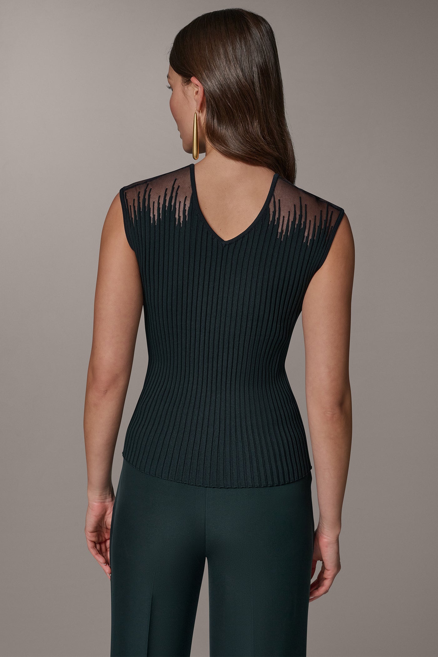 SLEEVELESS V-NECK SWEATER VIEW 3