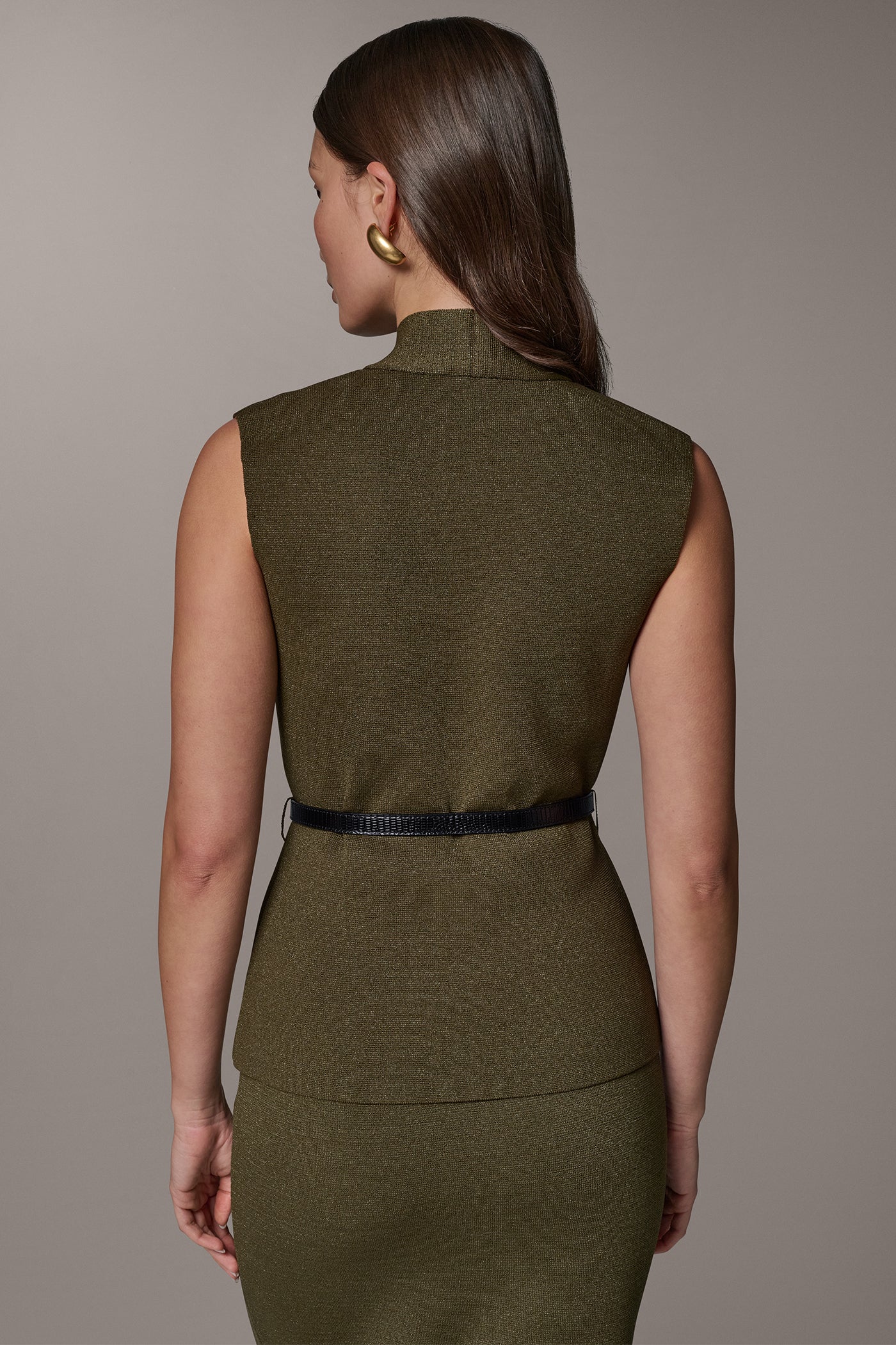 SLEEVELESS V-NECK BLOUSE VIEW 3