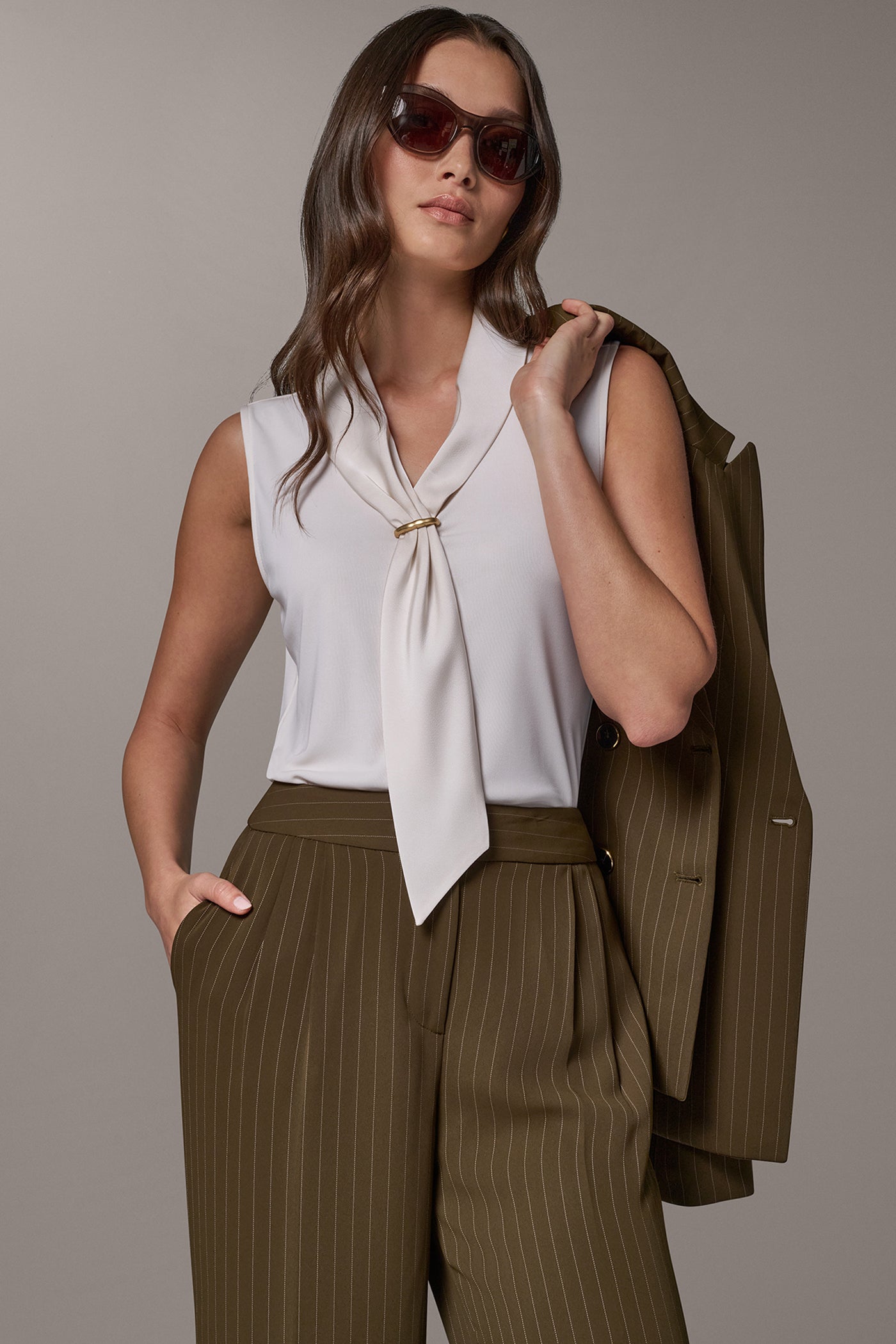 SLEEVELESS SCARF-NECK BLOUSE VIEW 2