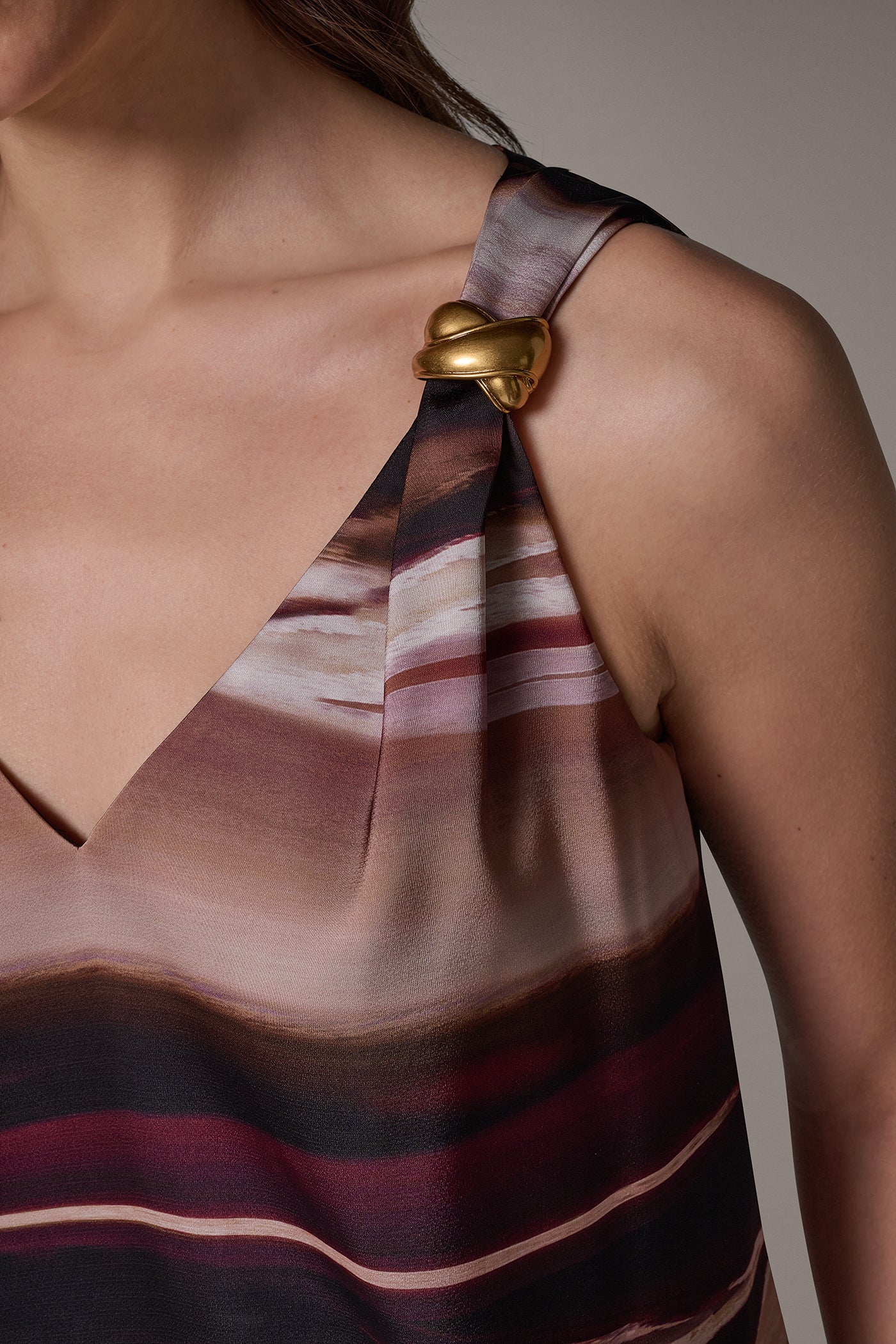 PRINTED HARDWARE DETAIL BLOUSE VIEW 5