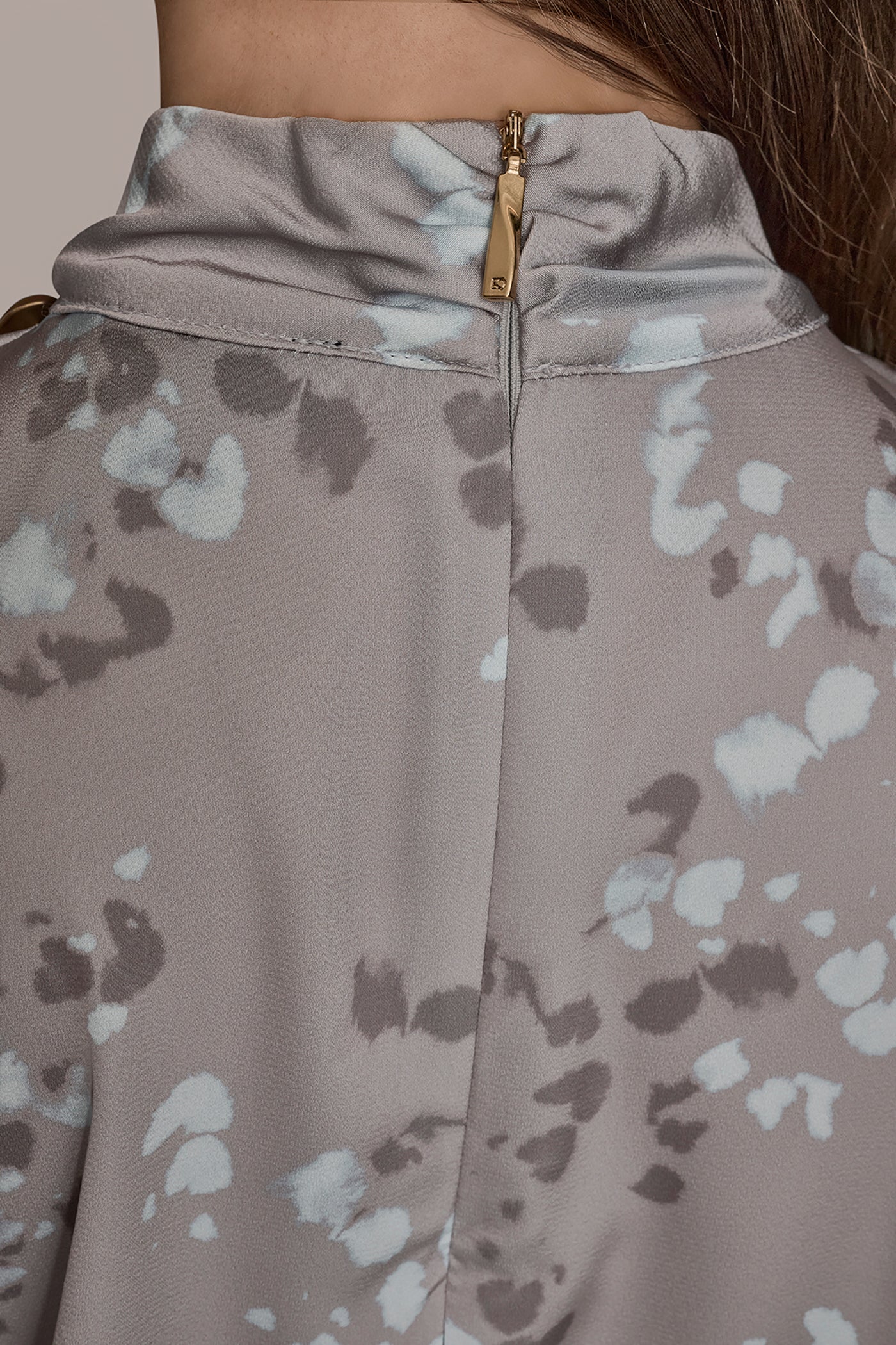 PRINTED MOCK NECK SLEEVELESS BLOUSE VIEW 5 | Tops