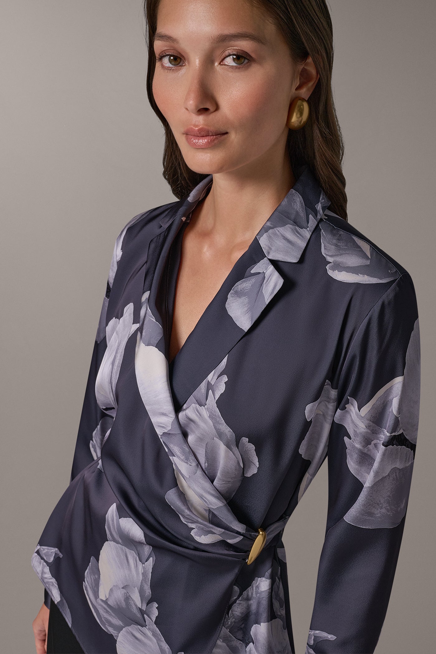 FLORAL PRINT WRAP BLOUSE VIEW 2