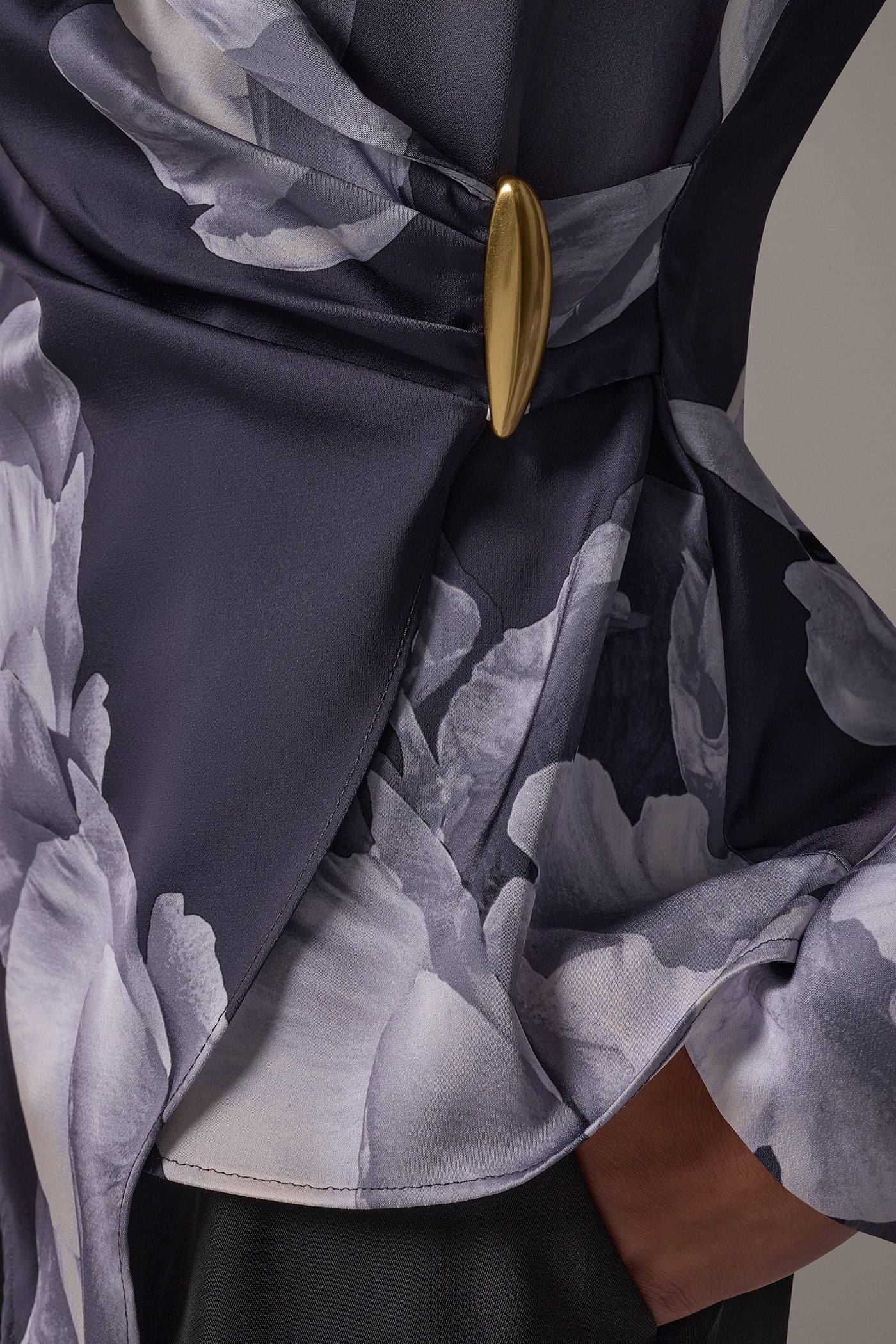 FLORAL PRINT WRAP BLOUSE VIEW 5