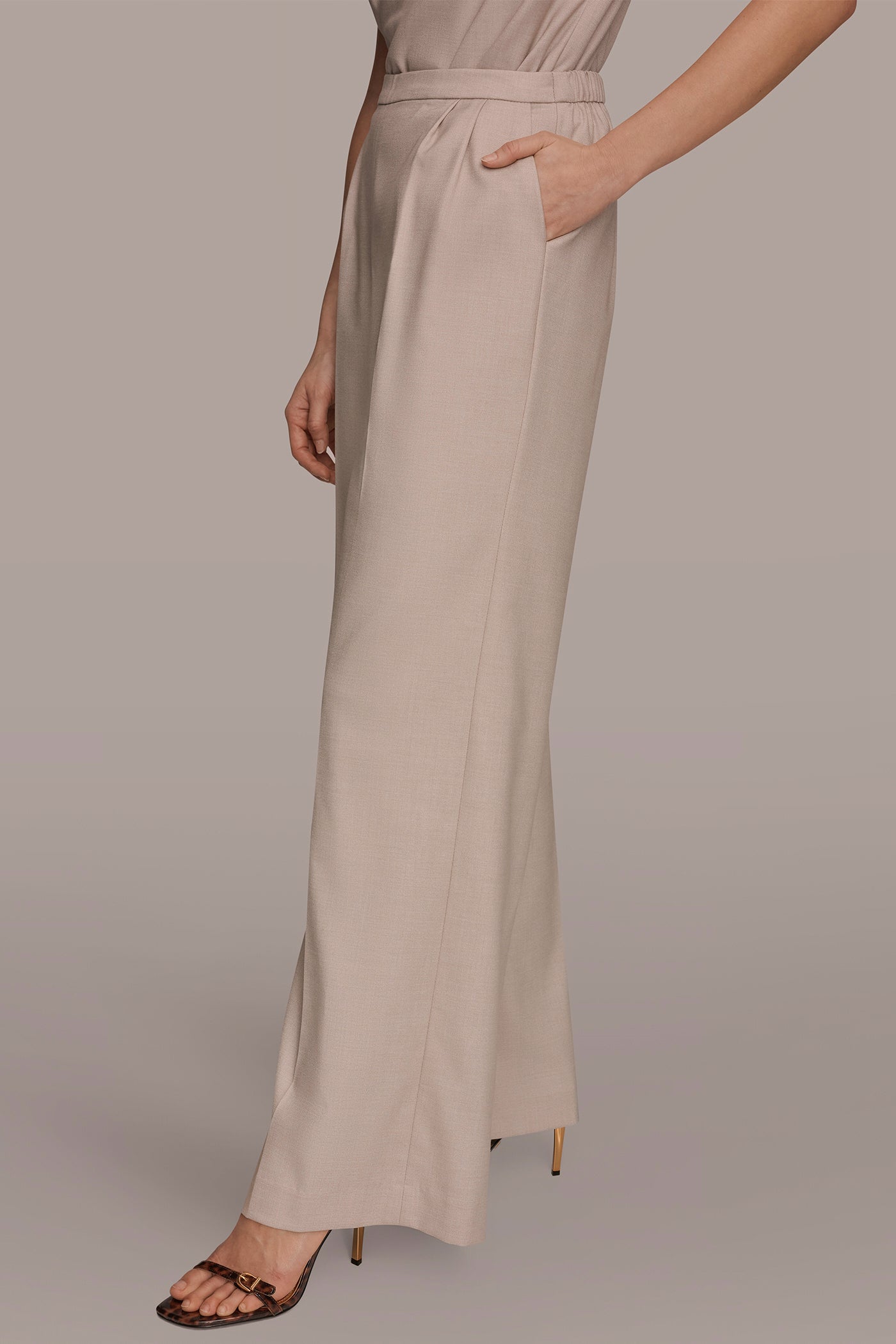 MID-RISE PLEATED WIDE-LEG SUIT PANT VIEW 3 | Pants