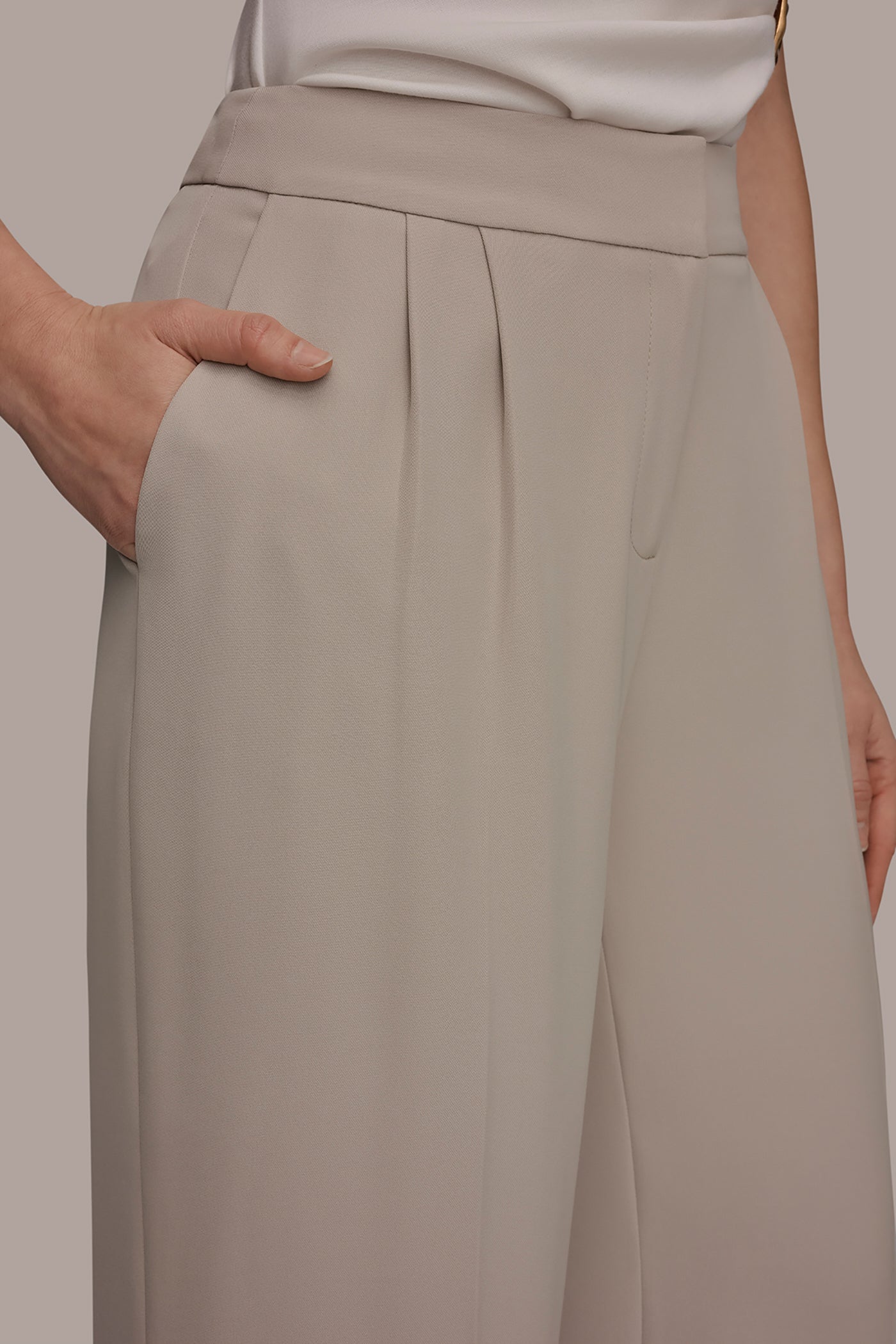 MID-RISE PLEATED WIDE-LEG SUIT PANT VIEW 4 | Pants