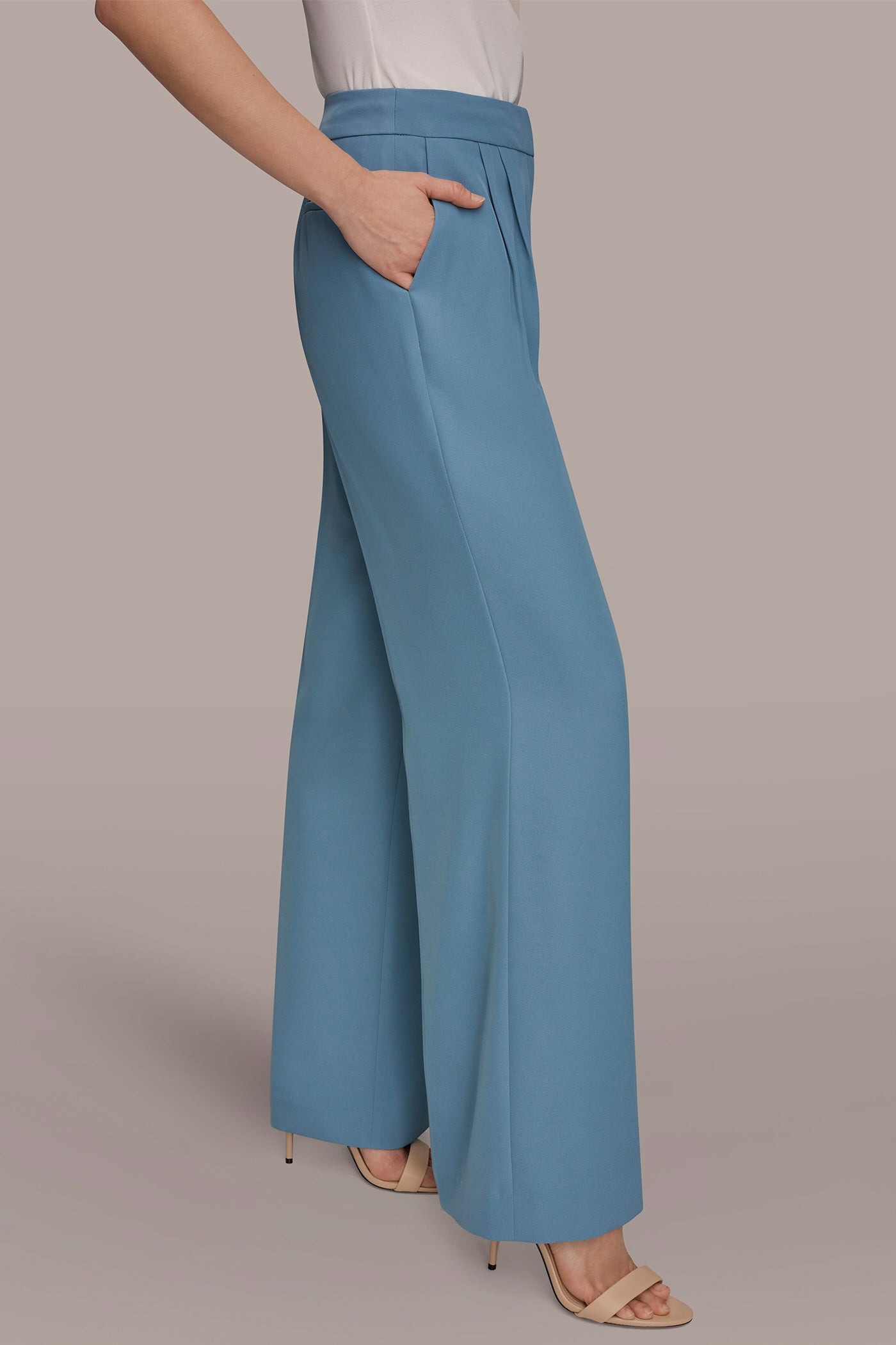 MID-RISE PLEATED WIDE-LEG SUIT PANT