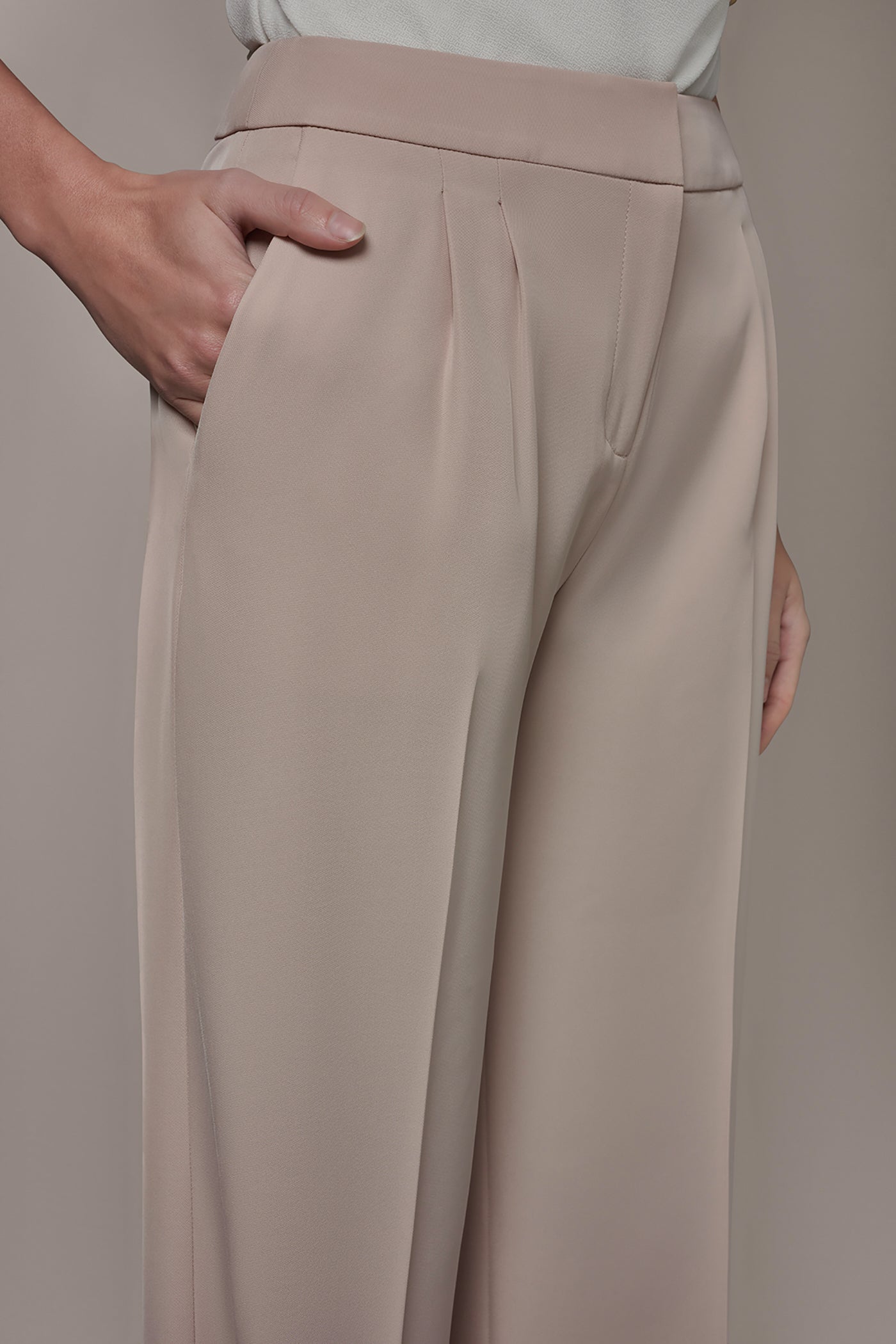 MID-RISE PLEATED WIDE-LEG SUIT PANT VIEW 4 | Pants