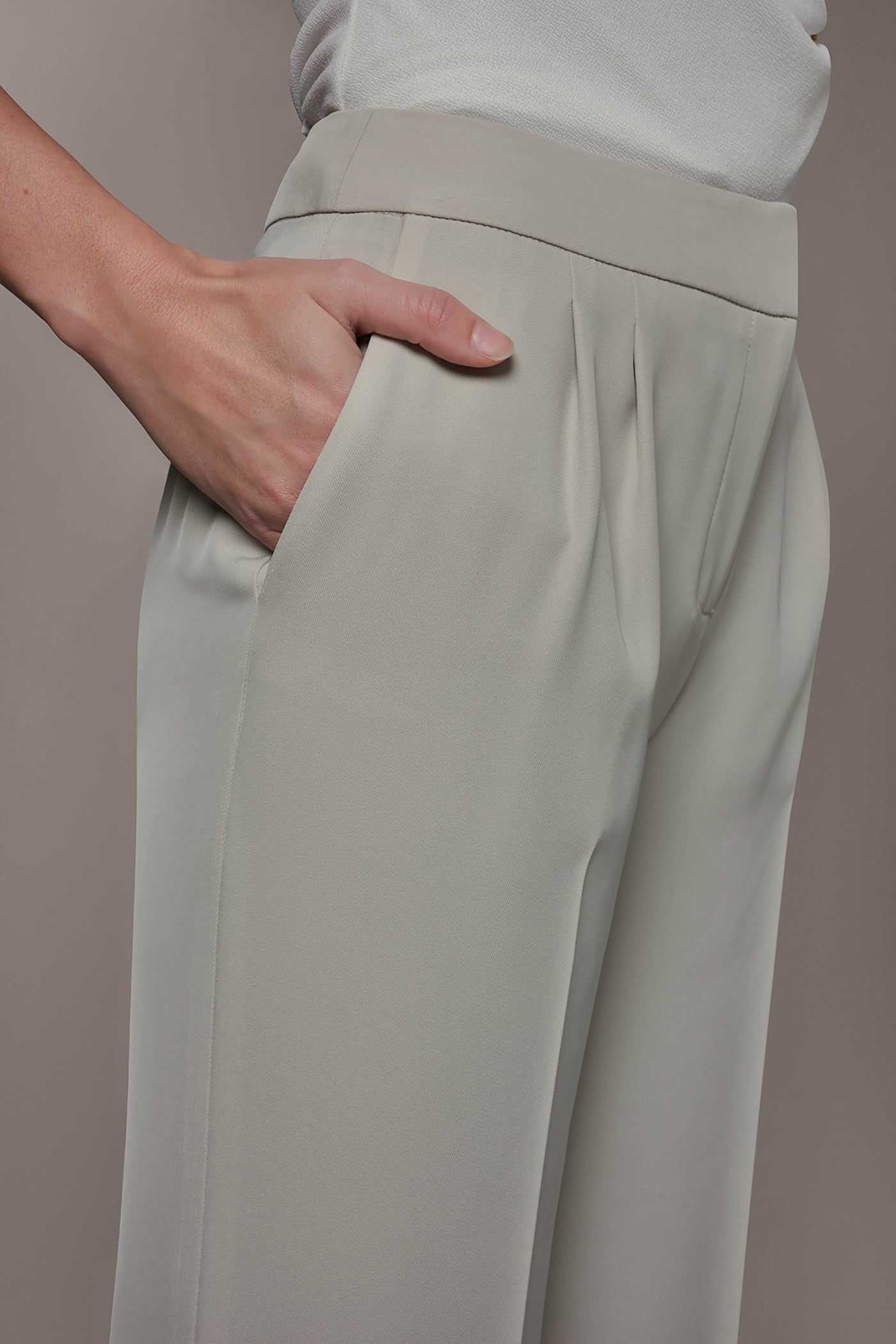 MID-RISE PLEATED WIDE-LEG SUIT PANT VIEW 4 | Pants