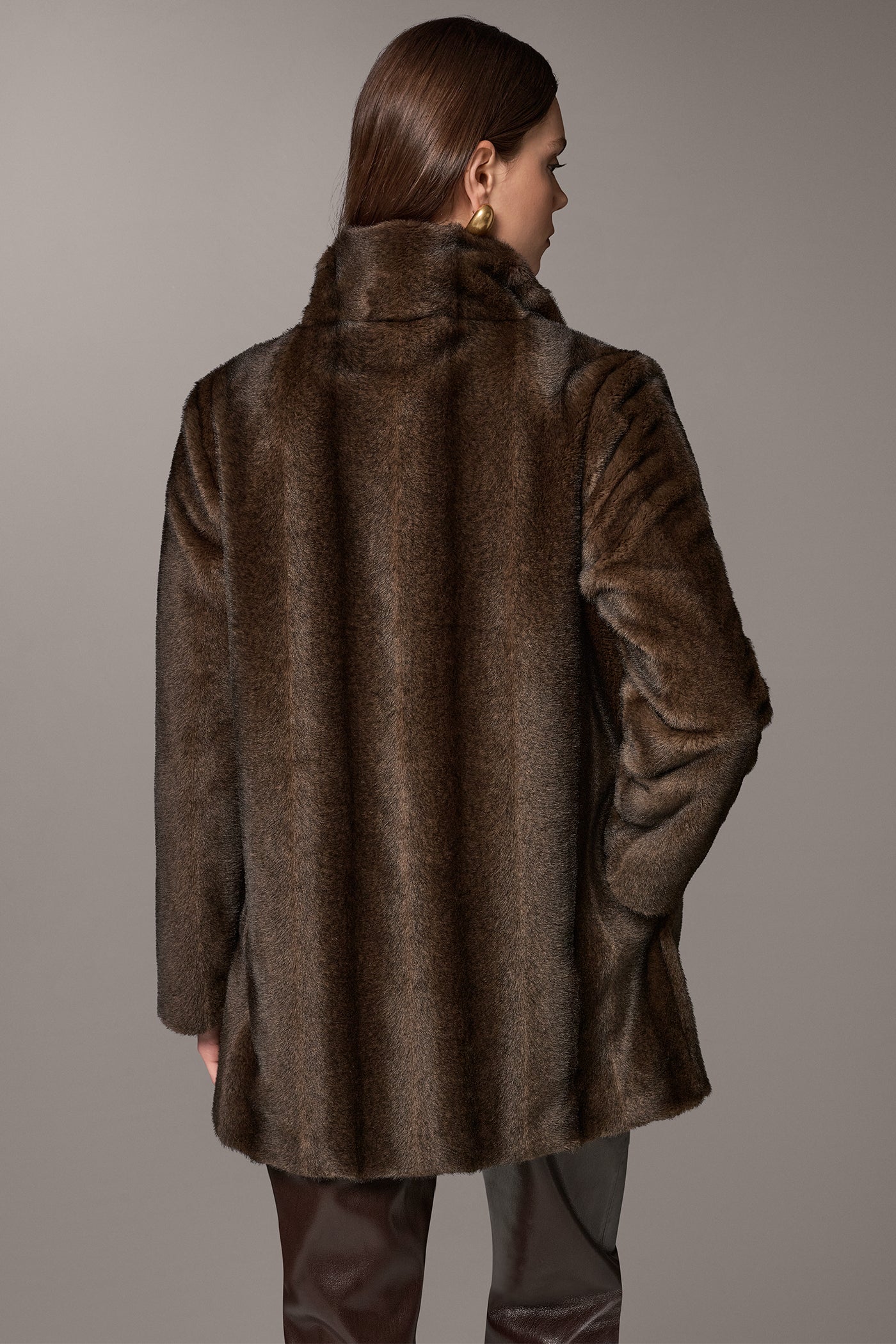SHORT LUXE FAUX FUR COAT VIEW 3