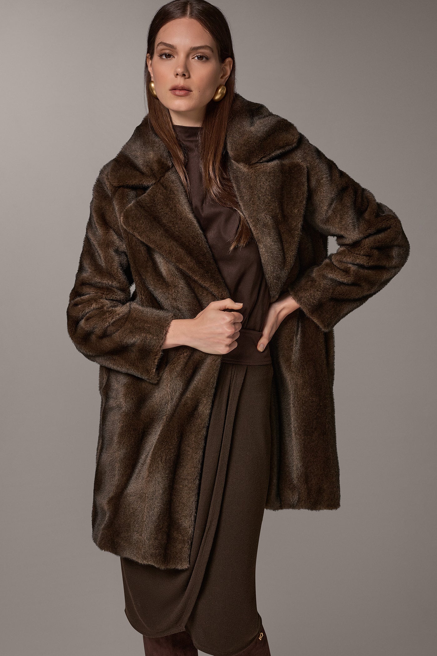 LUXE FAUX FUR COAT VIEW 2