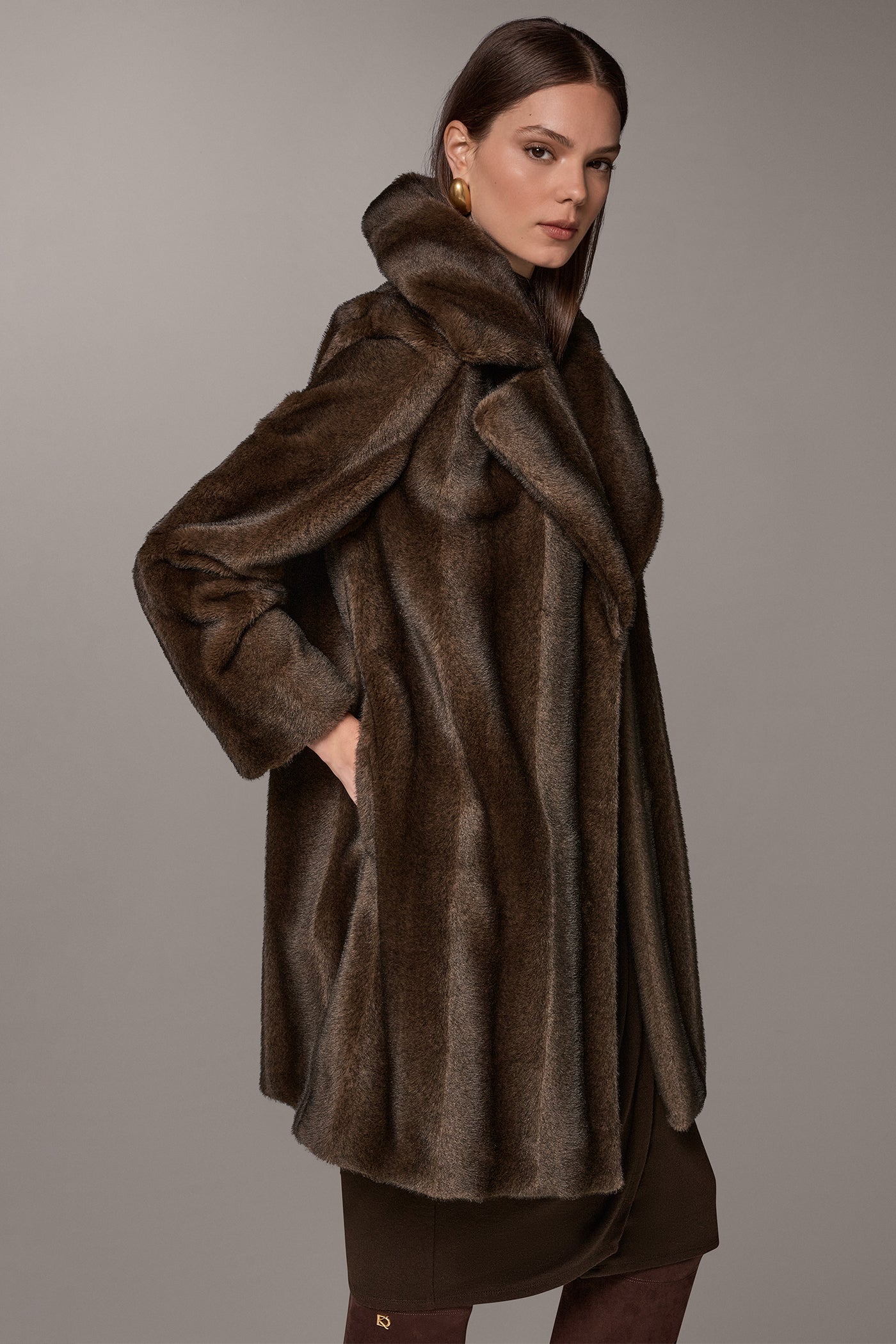 LUXE FAUX FUR COAT VIEW 4