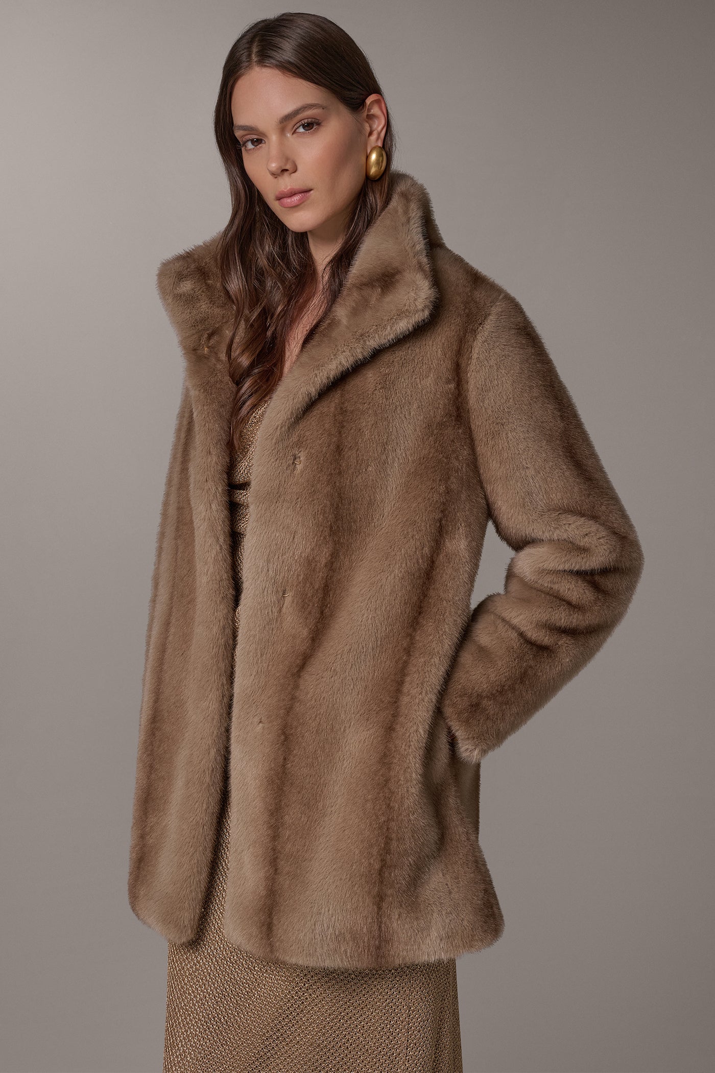 SHORT LUXE FAUX FUR COAT VIEW 4