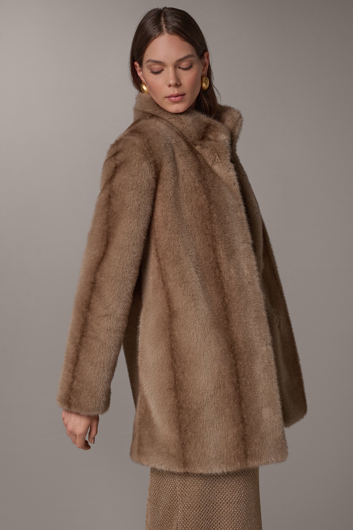 SHORT LUXE FAUX FUR COAT VIEW 2