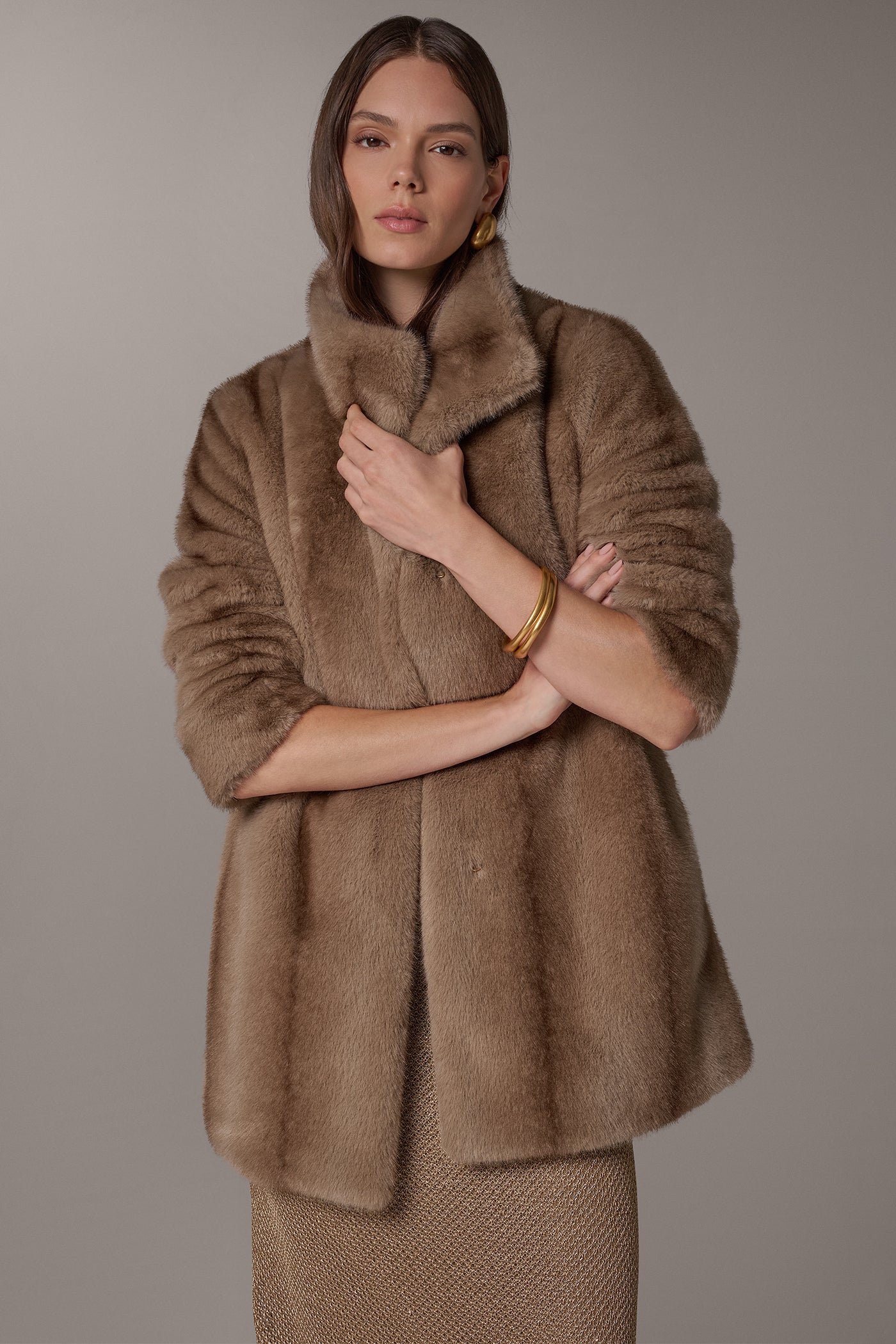 SHORT LUXE FAUX FUR COAT VIEW 3