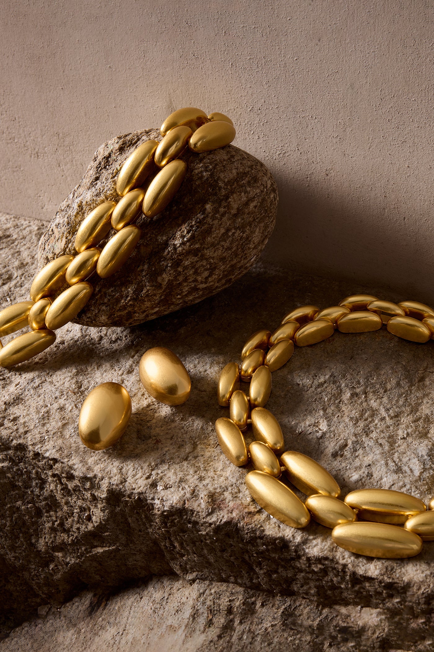 MODERN METAL LINK NECKLACE VIEW 6 | Necklaces