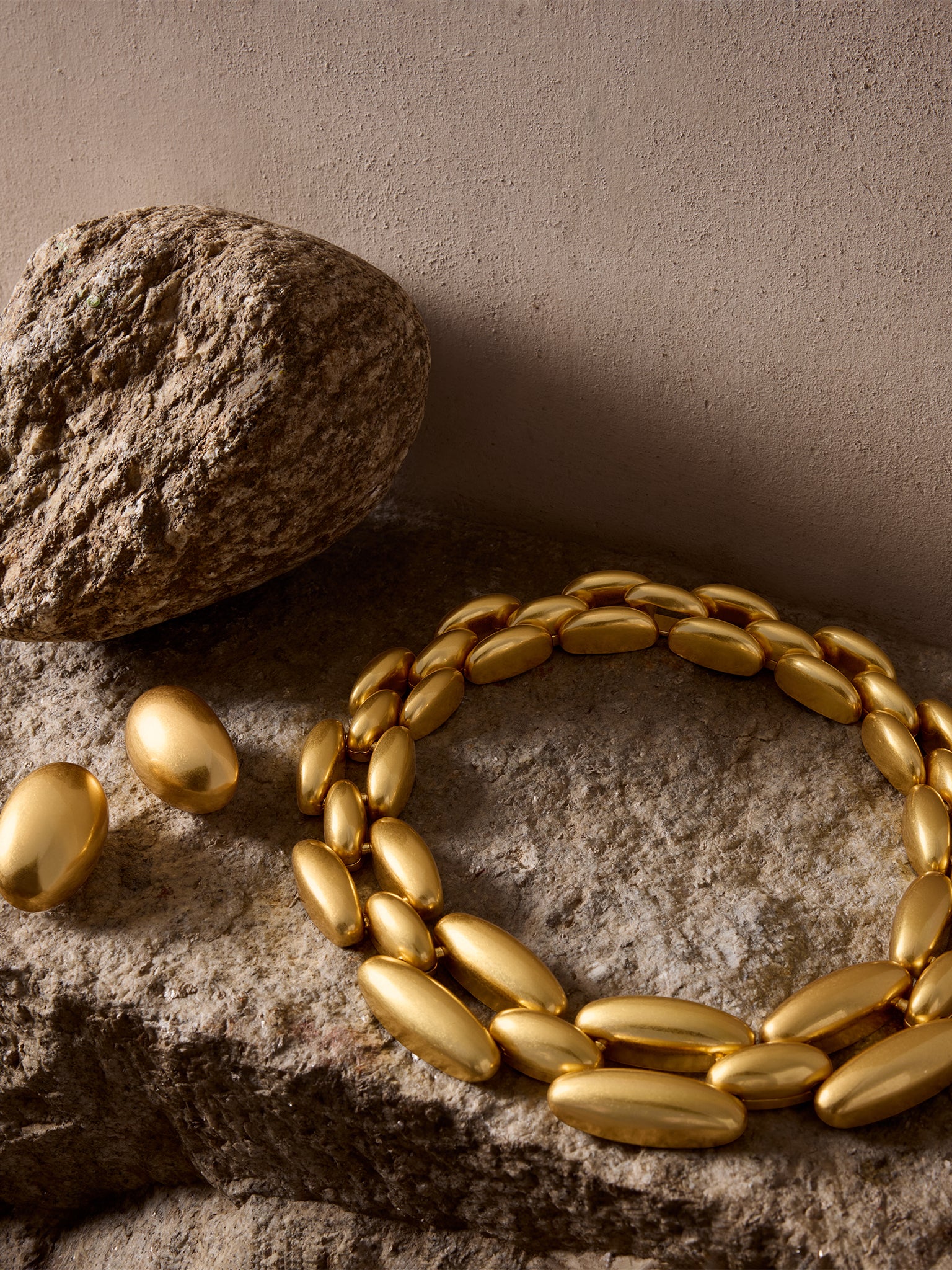 MODERN METAL LINK NECKLACE | View 2 | Necklaces